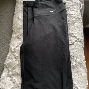 Black Nike yoga pants